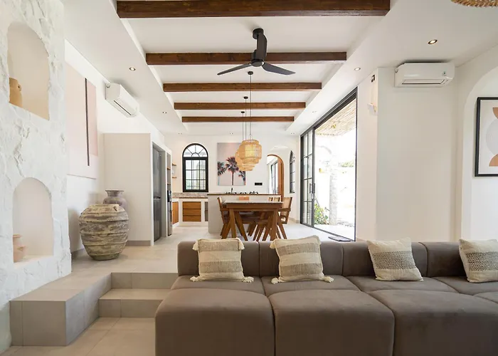 Sophia - By Yolla Hospitality Villa *