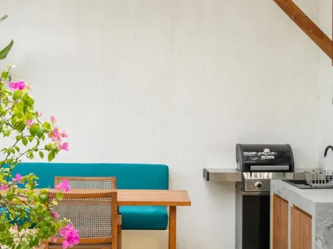 Sophia - By Yolla Hospitality Villa *